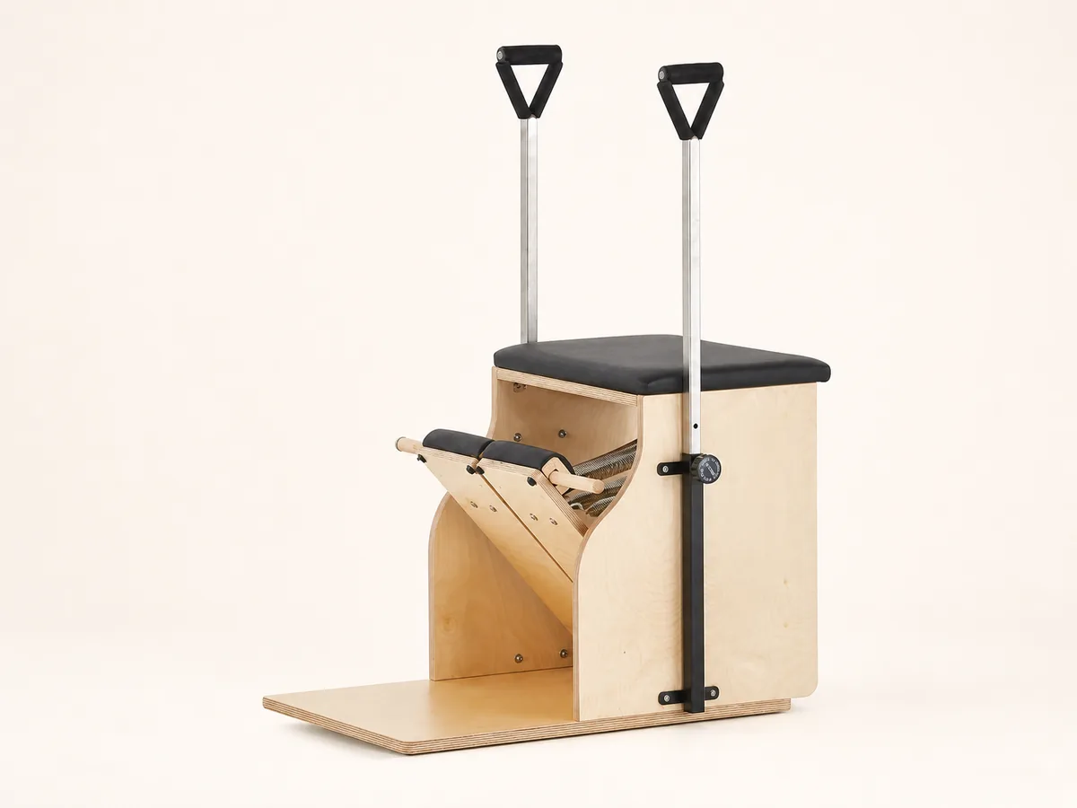 Wunda Chair 穩踏椅產品圖，標示椅面、踏板、彈簧與扶手